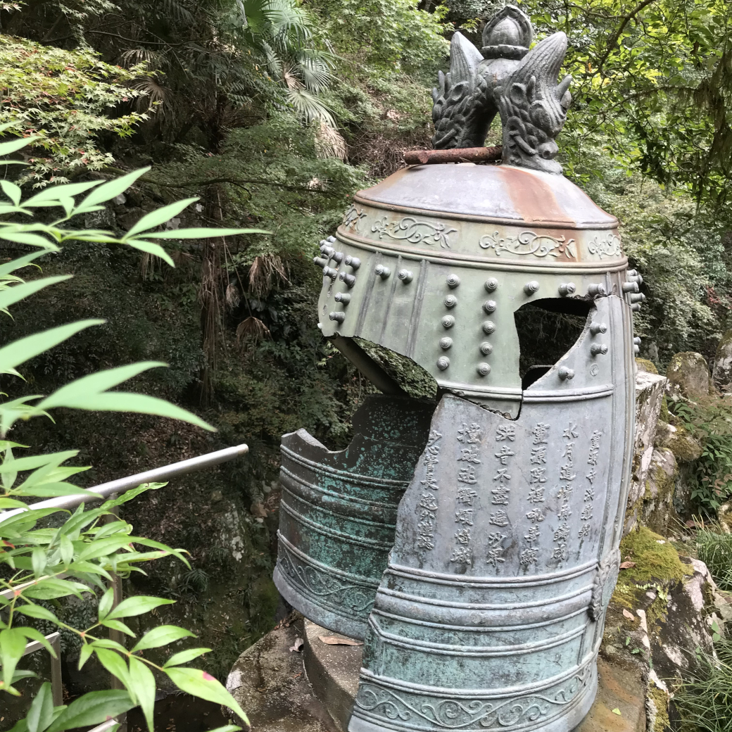 割れた寺の鐘