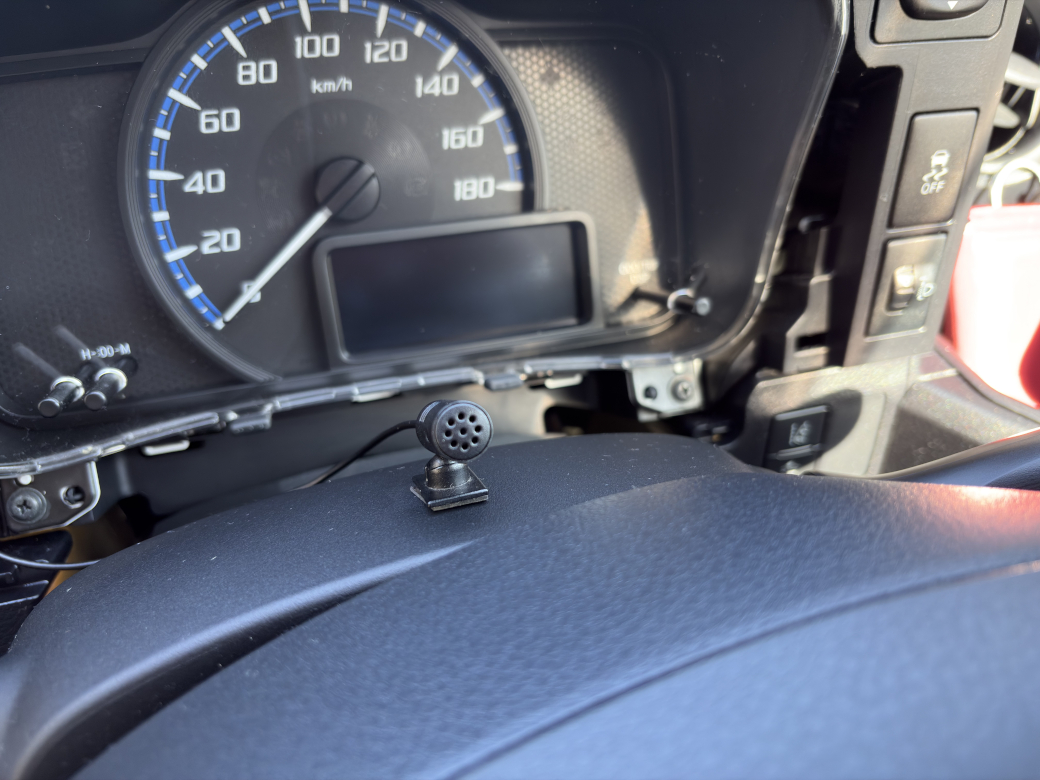 ハンドル根元に設置されたハンズフリーマイク