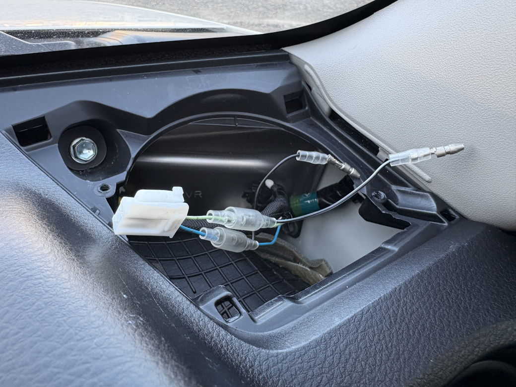 フロントスピーカー穴の配線