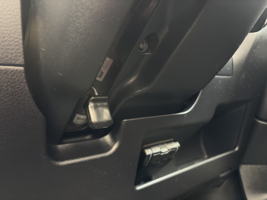 ハンドル固定レバー