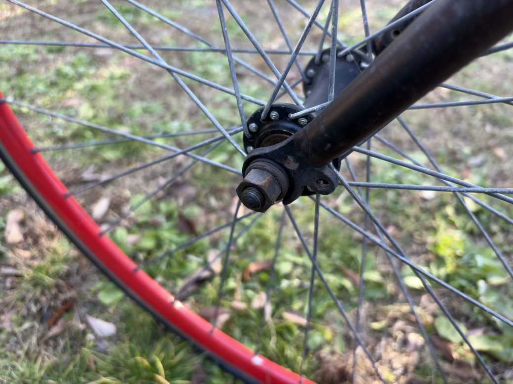 前輪固定ナット